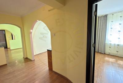 Apartament cu 3 camere semidecomandat în Carei - 8