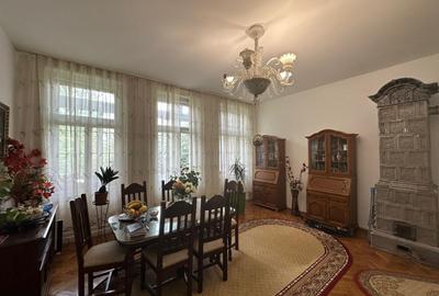 Vand Apartament la casa - 3 camere - garaj - curte - Ultracentral