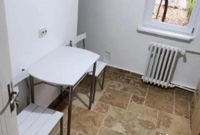 Apartament cu 3 camere semidecomandat în 1 Mai - 2