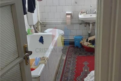 Casă cu 6 camere cu Teren 242 Mp în Central - 10
