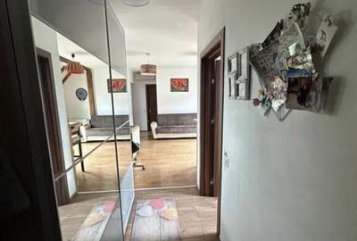 Apartament 3 camere, 2 bai - zona Tractorul - 1