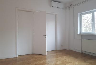 Birou, de 75 mp, în Națiunile Unite - 5