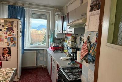 Apartament cu 3 camere semidecomandat în Centrul Civic