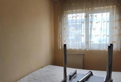 Apartament cu 4 camere semidecomandat în Gojdu