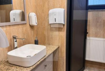 Spațiu comercial, de 275 mp, în Central - 4