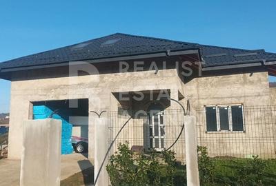 Casă individuală cu 6 camere cu Canalizare în Cârlig - 1