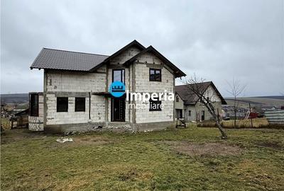 Casă cu 4 camere cu Teren 1000 Mp în Bogonos - 2