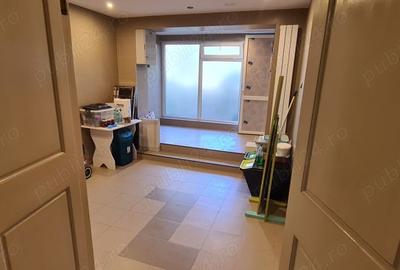 Spațiu comercial, de 61 mp, în Central - 1