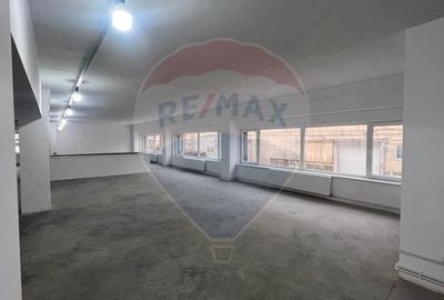 Spatiu comercial de 990mp de inchiriat Spatiu comercial de 990mp de inchiriat - 6