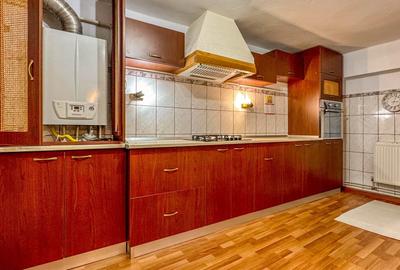 Casă individuală cu 10 camere cu Canalizare în Băicoi - 7