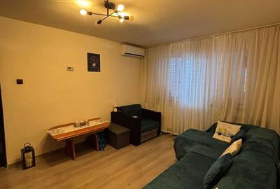 Apartament cu 3 camere semidecomandat în Craiovița Nouă - 1