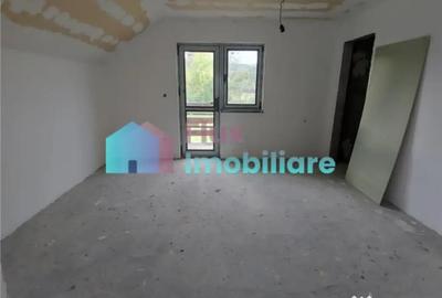 Casă cu 4 camere cu Teren 8450 Mp în Central - 11