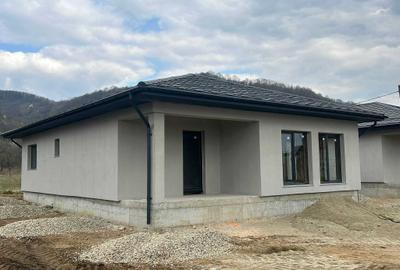Casă cu 3 camere cu Teren 120 Mp în Central - 11