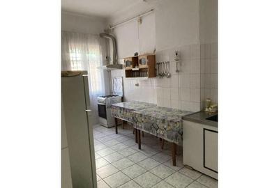 Casă cu 10 camere cu Teren 1200 Mp în Central - 7