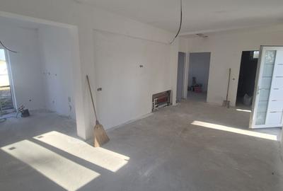 Casă cu 4 camere în Lazuri - 4