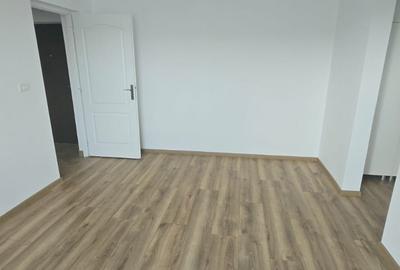 Apartament cu 2 camere semidecomandat în 1 Mai