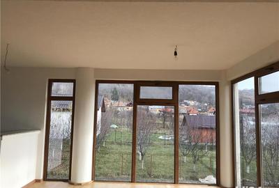 Casă cu 9 camere cu Teren 900 Mp în Cornu - 3