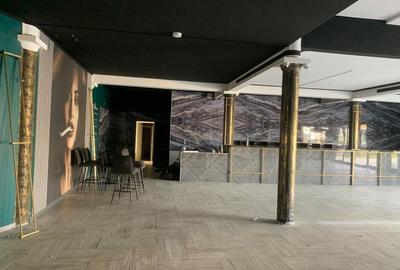 Spațiu comercial, de 300 mp, în Central - 3