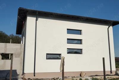 Casă cu 4 camere cu Teren 596 Mp în Balotești - 1