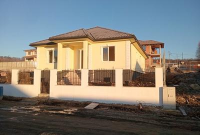 Casă cu 3 camere în Central - 1