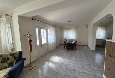 Brezoi, zona centrala, dar linistita, casa cu 5 camere - 10