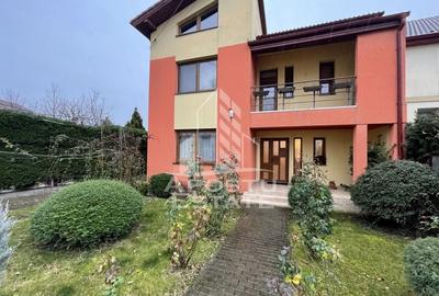 Casă individuală cu 8 camere în Bucovina