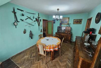 Apartament cu 4 camere semidecomandat, mobilat în Micro II - 25