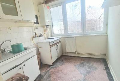 Ap. 2 cam decomandat, Bd. Independentei - 2