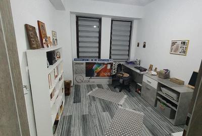 Apartament cu 4 camere decomandat în Alfa - 10