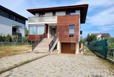 Casa indiaviduala cu 4 camere, 300 mp, curte 1000 mp, gara - 1