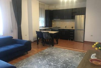 Apartament cu 3 camere semidecomandat, mobilat în Soarelui