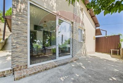 Casa de vacanta cu teren generos - 2.400 mp - 13