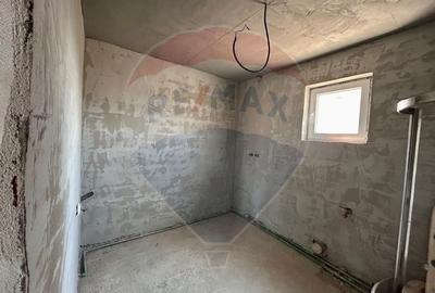 Casă  de vanzare la gri cu 4 camere,teren 552mp in Les - 12