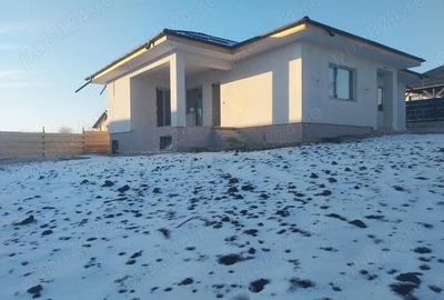Casă cu 4 camere cu Teren 500 Mp în Dumești - 6