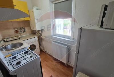 Garsoniera de inchiriat, strada Garii, etajul 3/4 - 6