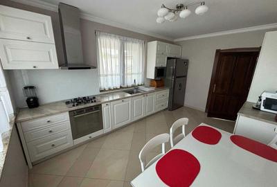 Casă cu 4 camere în Central - 2