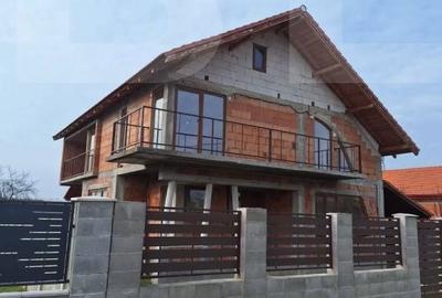 Casă cu 4 camere în Coșteiu - 8