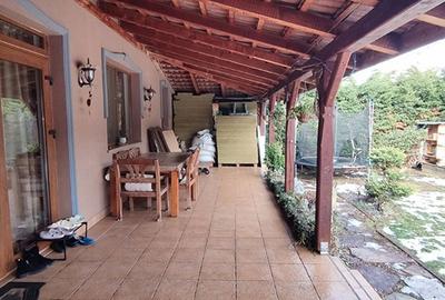 Casă cu 4 camere în Paleu