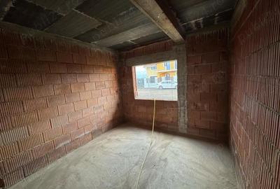 Casă cu Teren 330 Mp în Dragșina - 1