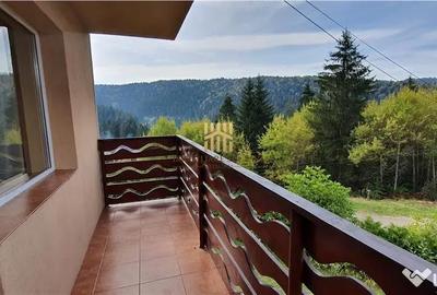 Casă cu 10 camere cu Teren 700 Mp în Durău - 14
