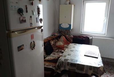 Inchiriez o camera intr-un apartament - 3