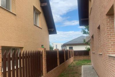 Casă cu 5 camere cu Teren 277 Mp în Malu Mare - 9