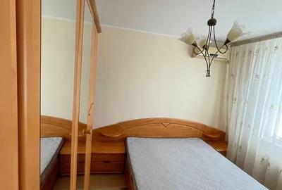 Apartament cu 3 camere decomandat, mobilat în Fizicienilor