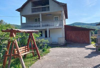 Casă cu 4 camere cu Teren 1000 Mp în Vulcan - 2