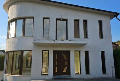 Casă cu 4 camere în Central - 3