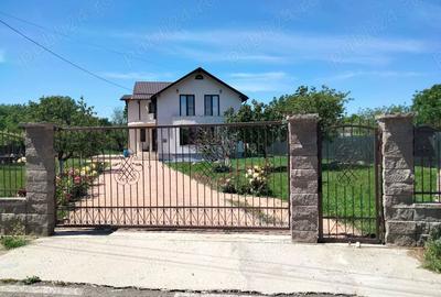 Casă cu 5 camere cu Teren 2200 Mp în Tăriceni - 3