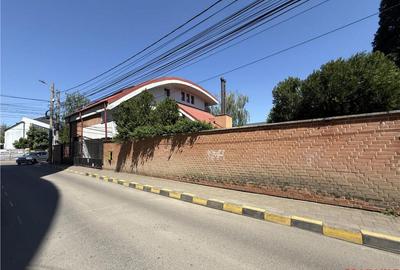 Casă cu 9 camere cu Teren 506 Mp în Central - 3