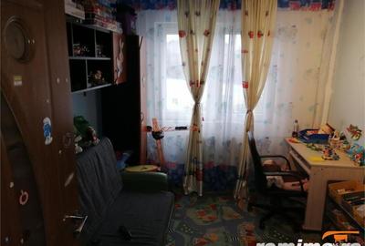 3 camere zona Dacia etaj 3 - 3