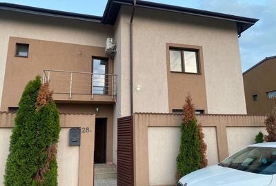 Casă cu 4 camere cu Teren 350 Mp în Central