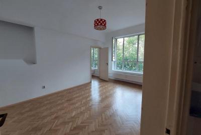 Apartament cu 3 camere decomandat, mobilat în Universitate